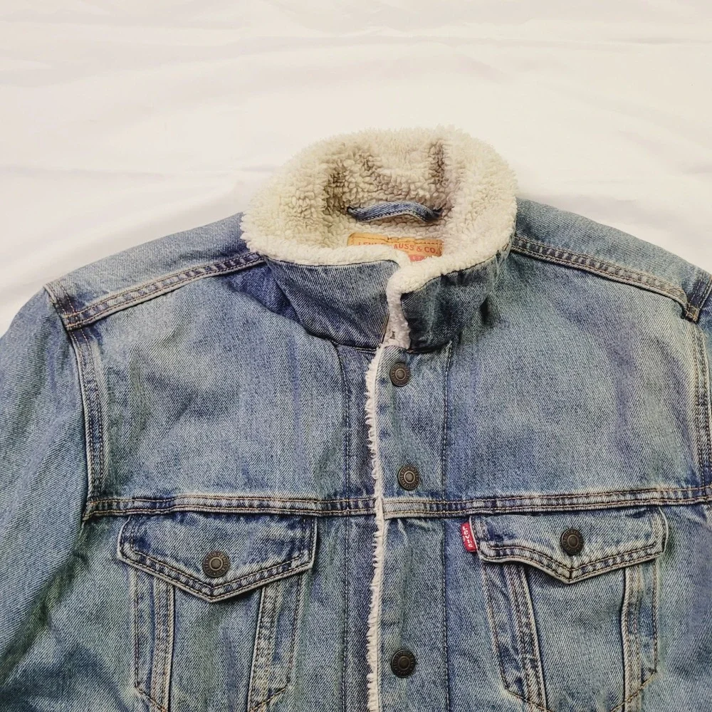 Levis Sherpa Trucker Jacket Mens sz Large Light Wash Blue Denim Fleece Lined